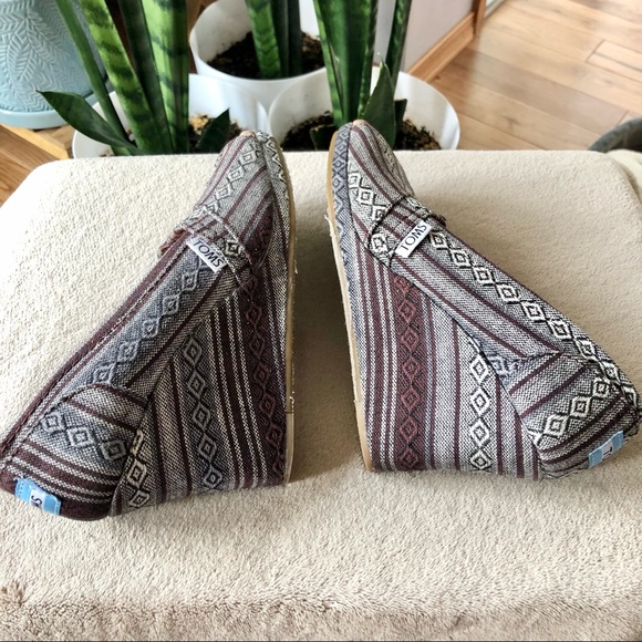 ✨2/$15✨ Shoes: TOMS 3” Wedge, Size 6 🛍 Bundle Me! - Picture 5 of 12